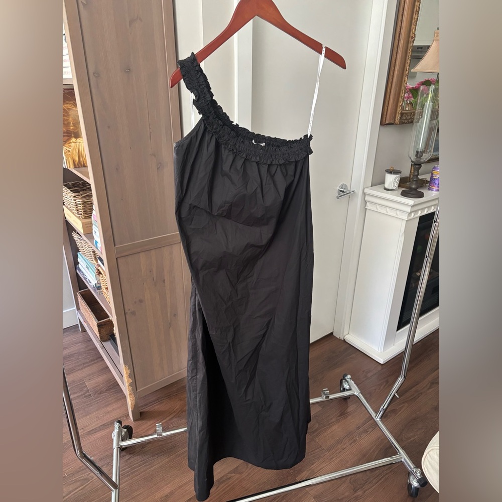 Elegant Black One-Shoulder Dress
